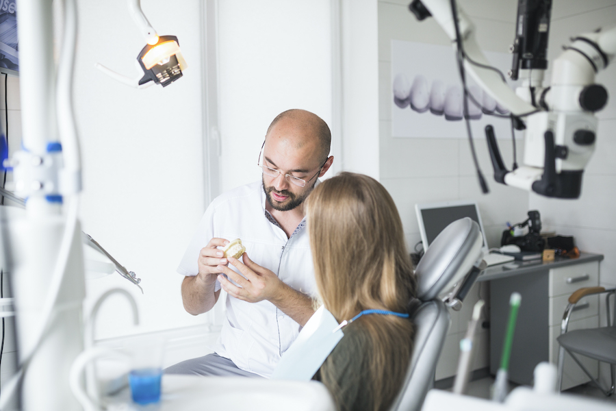 Implantologia carico immediato Milano: una rivoluzione nella ricostruzione dentale